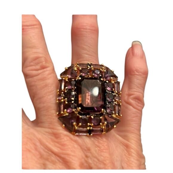 Gorgeous purple ring I think it’s amethyst but not 100% positive like new - Picture 1 of 10